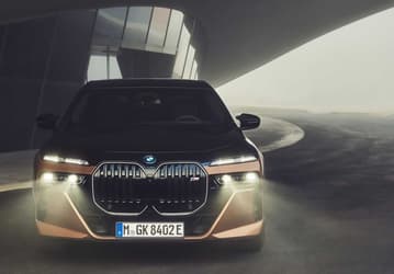 Счёт на сотни тысяч долларов. Объявлена стоимость BMW i7 M70 xDrive — самого дорогого «баварского жеребца»