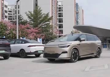 Xpeng X9 показал возможности автопилота и парковщика в большом видеоролике