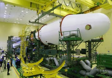 К запуску «Арктики-М» № 2 готовы: на Байконуре собрали ракету «Союз-2.1б»