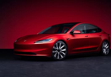 Обновлённая Tesla Model 3 появилась у российских дилеров. Объявлены цены
