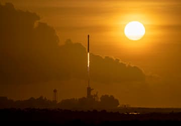 Самая живучая ракета SpaceX: эта Falcon 9 успешно слетала в космос 19 раз, доставила на орбиту двух астронавтов и 860 спутников
