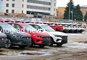 Дилер получил сотню новеньких Lada X-Cross 5. Опубликованы живые фото