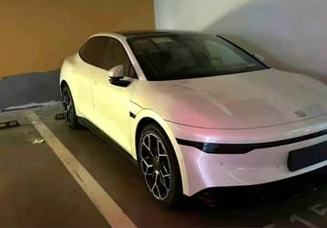 Первый седан Geely под брендом Zeekr, который уже стал хитом, показали без экрана Zeekr Stargate, в базовом исполнении