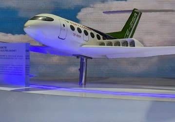 Создатель китайского пассажирского лайнера COMAC C919 разрабатывает электрический 19-местный самолёт с десятью винтами