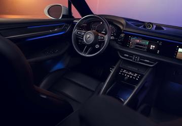 Это новейший Porsche Macan. Он получит один из самых больших проекционных дисплеев на рынке