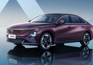 Представлен большой и дешёвый седан Wuling Starlight: 177 л.с., расход 4 л на 100 км, 4,8 метра длины и хорошее оснащение — за 12,5 тыс. долларов