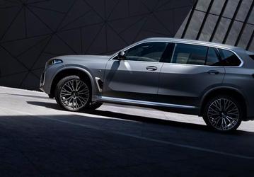 В России появились необычные BMW X5 размером c BMW X7 и моторами мощностью 272 и 380 л.с.