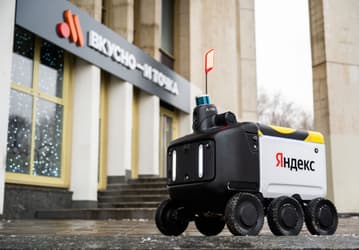 Роботы-курьеры Яндекса бесплатно доставят заказы из «Вкусно — и точка»
