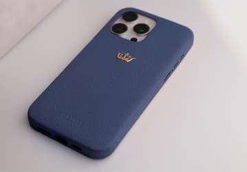 В России улучшили «ужасные» чехлы для iPhone 15: их «переодели» в натуральную кожу от Hermes