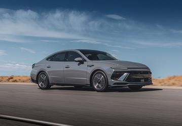 Hyundai Sonata 2024 скоро появится в салонах. Объявлены цены на все комплектации