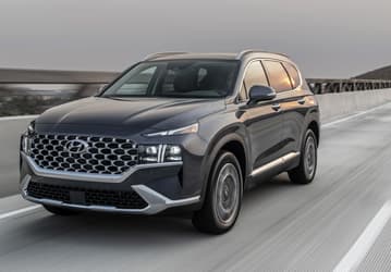 Плюс 360 тыс. рублей за месяц. Hyundai Santa Fe рекордно подорожал в России