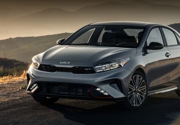Китайский Kia Cerato заметно подорожал в России. У дилеров появились новые машины Kia K3, но выпущены они в 2022 году