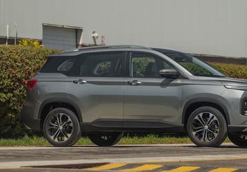 Раньше было дёшево, теперь не очень. Кроссовер Chevrolet Captiva существенно подорожал в России