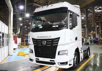 КамАЗ даст бой заполонившим рынок «китайцам». В 2024 году КамАЗ увеличит производство флагманских грузовиков К5 в три раза