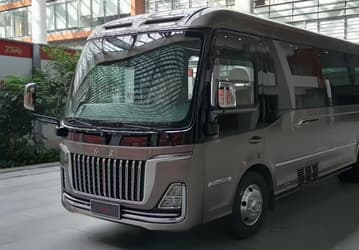 Китайцы уже научились создавать клоны Toyota Alphard, а сейчас появился клон Toyota Coaster