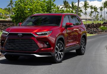 Toyota Grand Highlander 2024 подешевел в России. Цена снизилась почти на 850 тыс. рублей