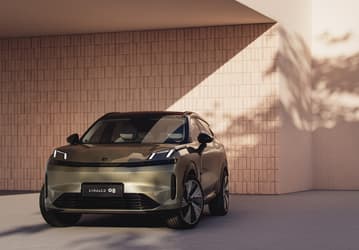 Первый кроссовер Geely с интерфейсом Meizu Flyme Auto, акустикой Harman Kardon и 92-дюймовым проекционным экраном. Представлен Lynk & Co 08