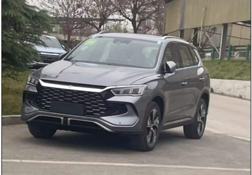 Подключаемый гибрид, поворотный экран и автопилот, очень недорого. Новая модель линейки-бестселлера BYD Song выходит уже в мае