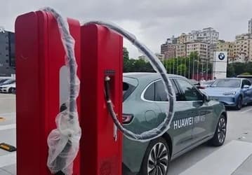  Huawei представила сверхбыструю зарядную станцию для электромобилей. Она способна зарядить тяговую батарею целиком за 10 минут