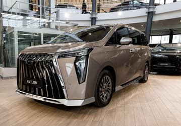 Минивэн GAC M8, пытающийся быть похожим на Toyota Alphard, подорожал в России на полмиллиона рублей всего за месяц