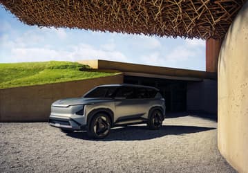 Kia продолжает эксперименты с дизайном. Компания представила концепт электрического кроссовера EV5