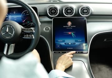 В автомобили Mercedes добавили платежи по отпечатку пальца