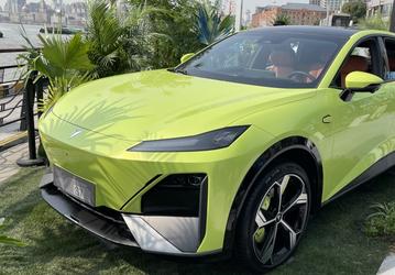 Представлен Changan Shenlan S7 с поворотным экраном, позволяющим управлять всеми системами