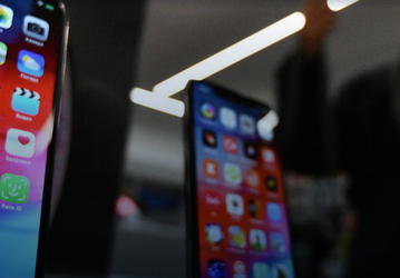 Москвичи массово скупают iPhone после новостей, запрещающих ввоз устройств в Россию дороже $300
