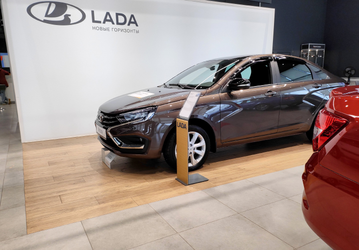 Половина россиян покупает Lada в кредит. Всё чаще на АвтоВАЗ пересаживаются владельцы иномарок — из-за стоимости обслуживания
