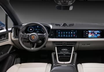 Так выглядит совершенно новый Porsche Cayenne изнутри. Качественные фото интерьера внедорожника опубликованы за две недели до премьеры