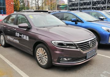 Седан Volkswagen Jetta вернулся в Россию под названием Lavida. Дилеры предлагают сразу два поколения авто, поэтому цена сильно разнится