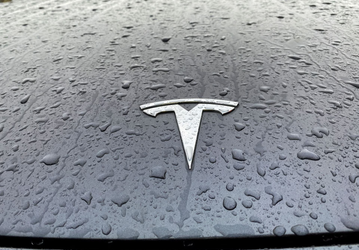 Самый продаваемый электромобиль в мире получит новую версию. Tesla Model Y поменяется внутри и снаружи