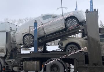 Спецпоезд из Китая прибыл: первые Geely Monjaro появились у официальных российских дилеров