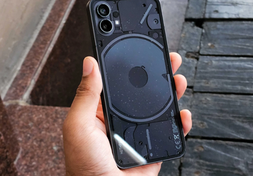 Nothing Phone (1) заметно подешевел в России