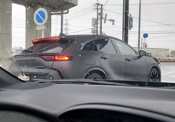 Новейший кроссовер Toyota Crown Sport 2023 впервые засняли на дорогах общего пользования