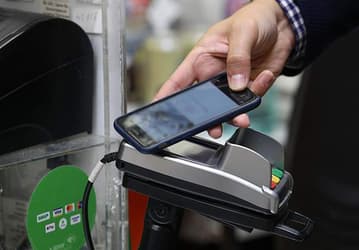 Скоро появится новый способ расчётов картой «Мир» через iPhone — с QR-кодом на смартфоне