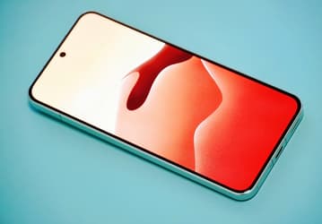 Больше нельзя будет винить iPhone за широкую рамку. Надёжный источник говорит, что рамка вокруг экрана у iPhone 15 Pro Max будет самой узкой