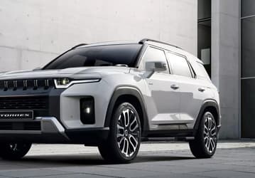 В Россию привезли новейший кроссовер SsangYong Torres. У него турбомотор мощностью 170 л.с., 6-ступенчатый «автомат» и полный привод — а что с ценой?