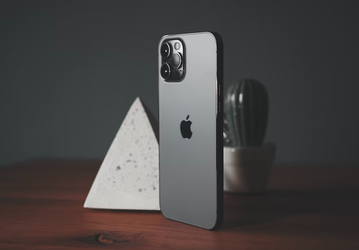 Уже не производится, но ещё продаётся: премиальный iPhone 12 Pro Max подешевел в России
