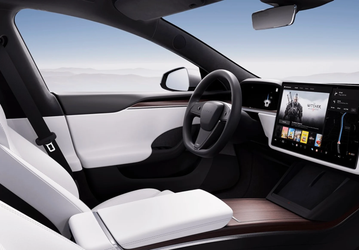 Штурвал не прижился. Владельцы Tesla ринулись скупать круглые рули и раскупили все запасы за несколько дней