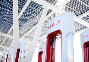 Быстрые зарядные станции Tesla Supercharger становятся доступными для электромобилей других компаний