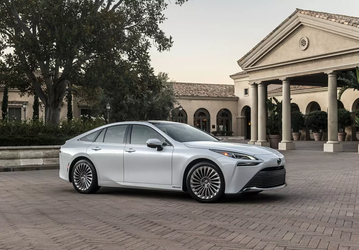 Представлена новая Toyota Mirai 2023. Платить за заправку не придётся очень долго