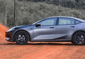 В Китае скидка при покупке Changan Deepal SL03 превышает 6000 долларов. Пожизненная бесплатная гарантия и зарядка в подарок