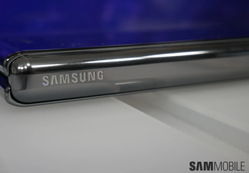 Официальный чехол для Samsung Galaxy Z Flip оценили в $100