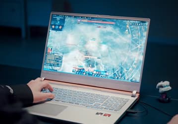 Видеокарта Radeon RX 7600M XT иногда может соперничать с GeForce RTX 4070 Laptop. Появились первые тесты адаптера