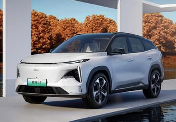 Новейший кроссовер Geely Galaxy L7, способный проехать 1370 км на баке бензина, стал хитом в Китае: покупатели оформили свыше 10 тыс. заказов вслепую