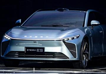Chery показала большой Sterra ES, который приедет в Россию под брендом Exeed. Он больше Toyota Camry и разгоняется до 100 км/ч за 3 с