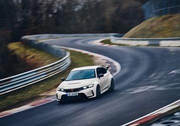 Honda Civic Type RS установил рекорд в Нюрбургринге. Это сняли на видео