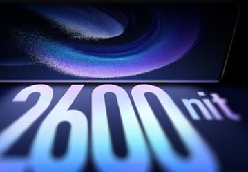Лидерство Samsung на рынке дисплеев закончилось: Xiaomi 13 Ultra получит самый яркий в мире экран китайского производства