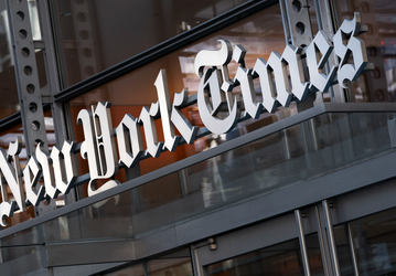 The New York Times лишили «галочки» в Twitter. Издание не собирается платить за неё и не будет компенсировать подписку сотрудникам